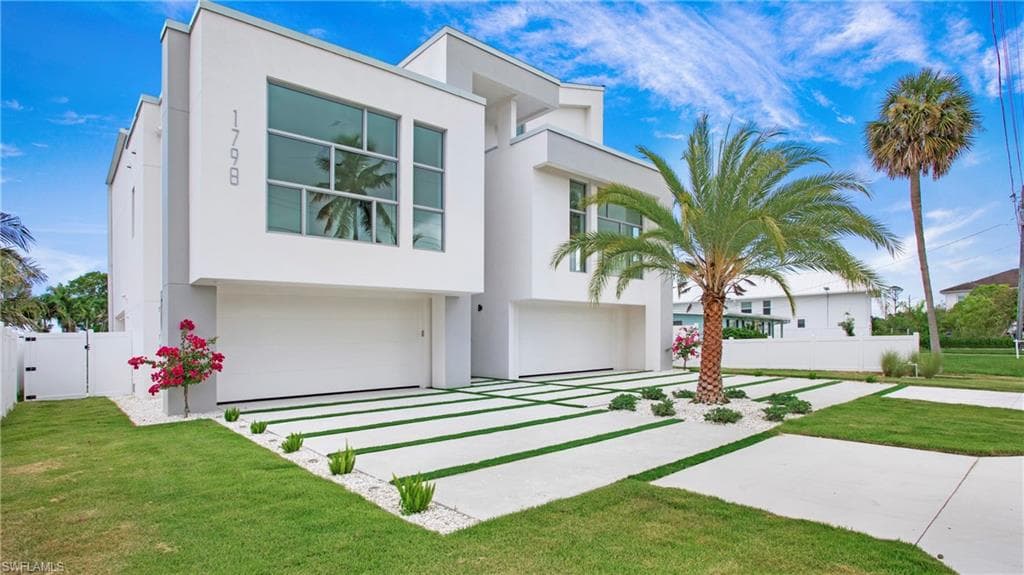 1798 Holiday Ln, Naples, FL 34104-3