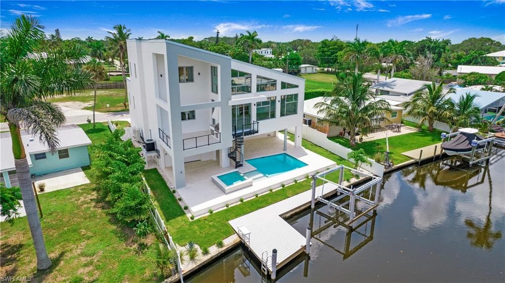 1798 Holiday Ln, Naples, FL 34104-46