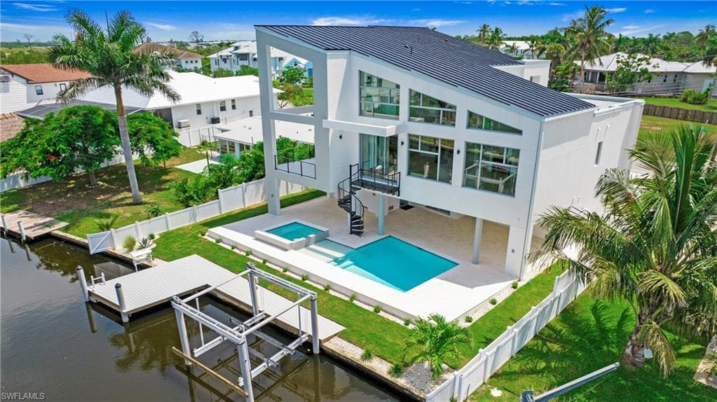 1798 Holiday Ln, Naples, FL 34104-47