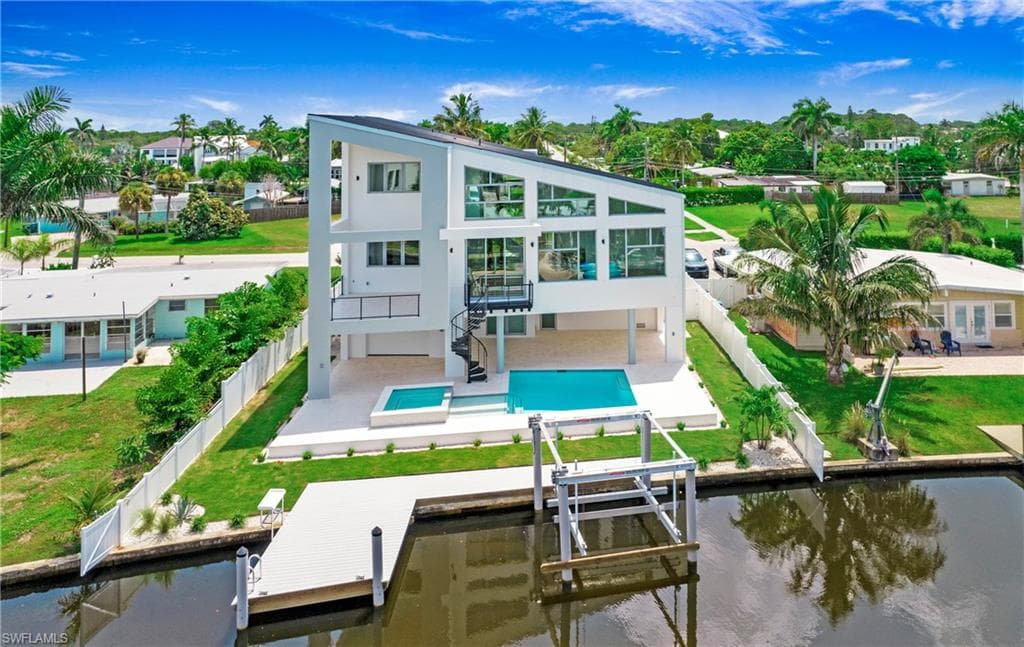 1798 Holiday Ln, Naples, FL 34104-48