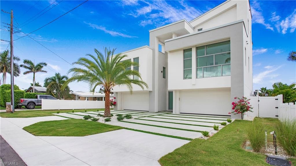 1798 Holiday Ln, Naples, FL 34104-4