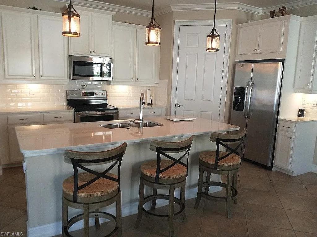 14658 Topsail Dr, Naples, FL 34114-13
