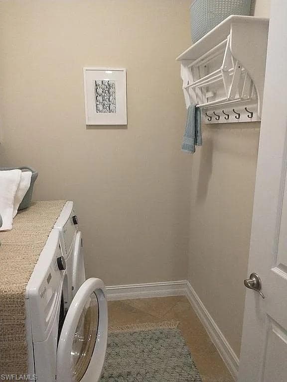 14658 Topsail Dr, Naples, FL 34114-21