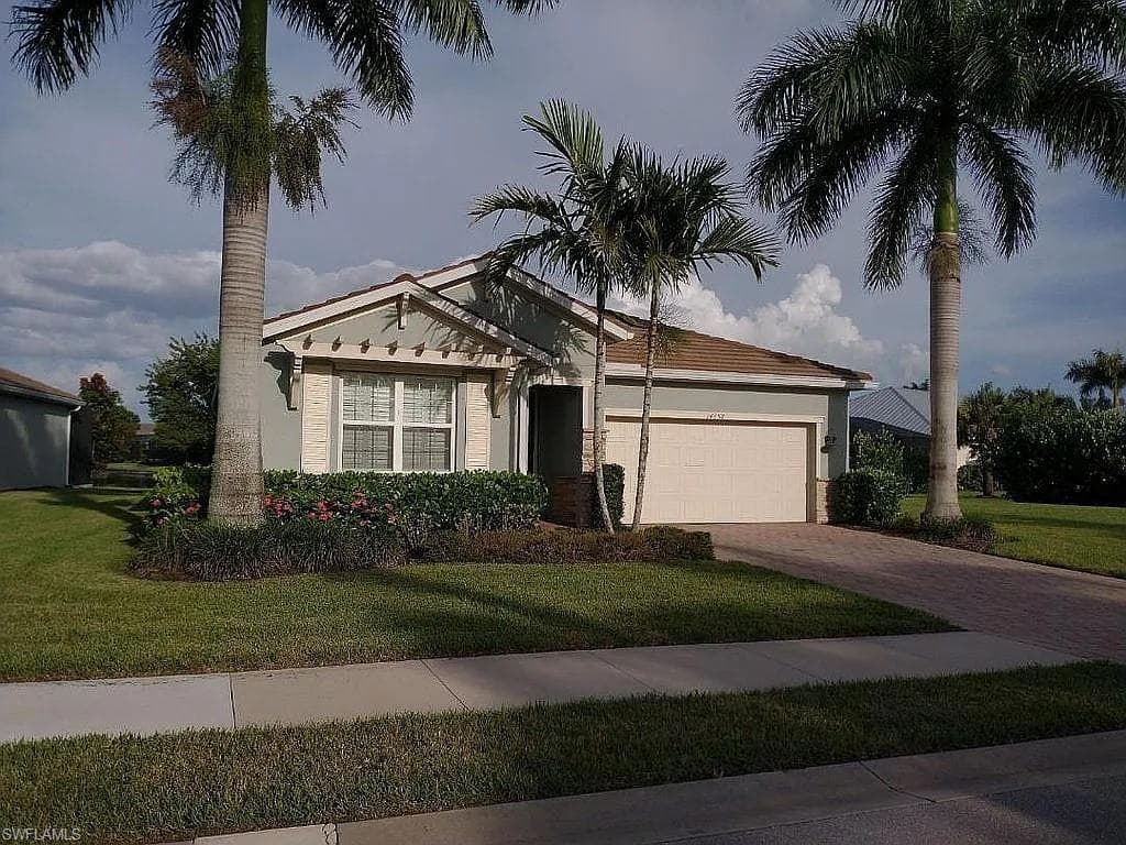 14658 Topsail Dr, Naples, FL 34114-3