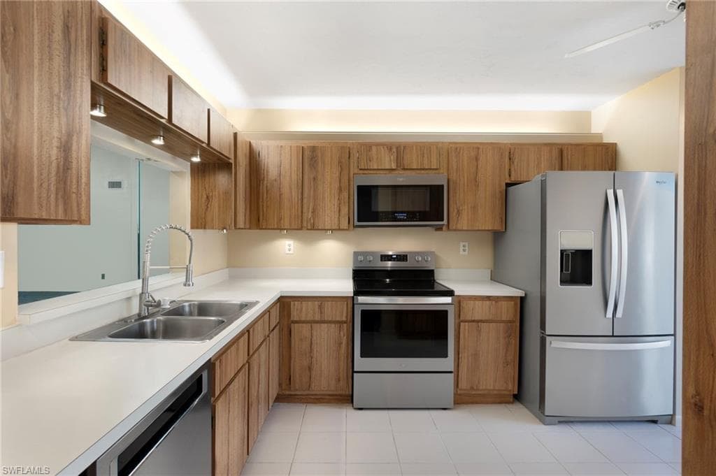 1814 Kings Lake Blvd 201, Naples, FL 34112-10