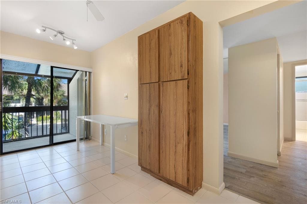 1814 Kings Lake Blvd 201, Naples, FL 34112-11