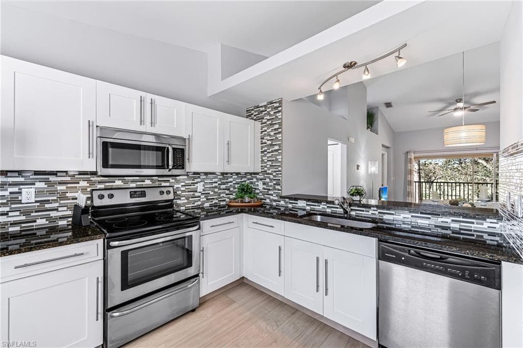 8075 Tiger Cv 1711, Naples, FL 34113-8
