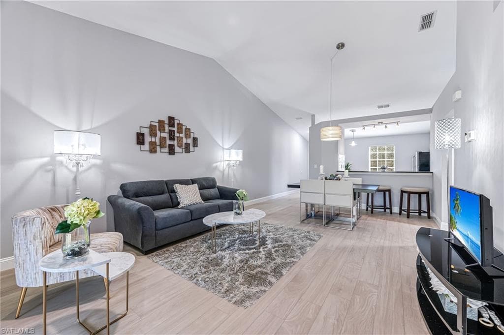 8075 Tiger Cv 1711, Naples, FL 34113-4