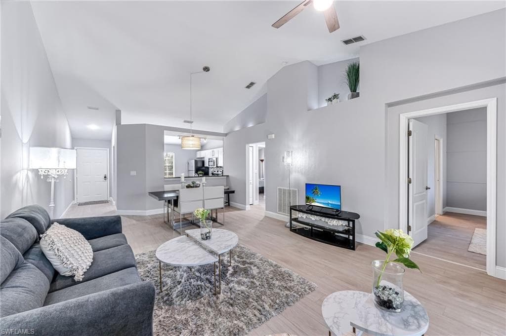 8075 Tiger Cv 1711, Naples, FL 34113-5