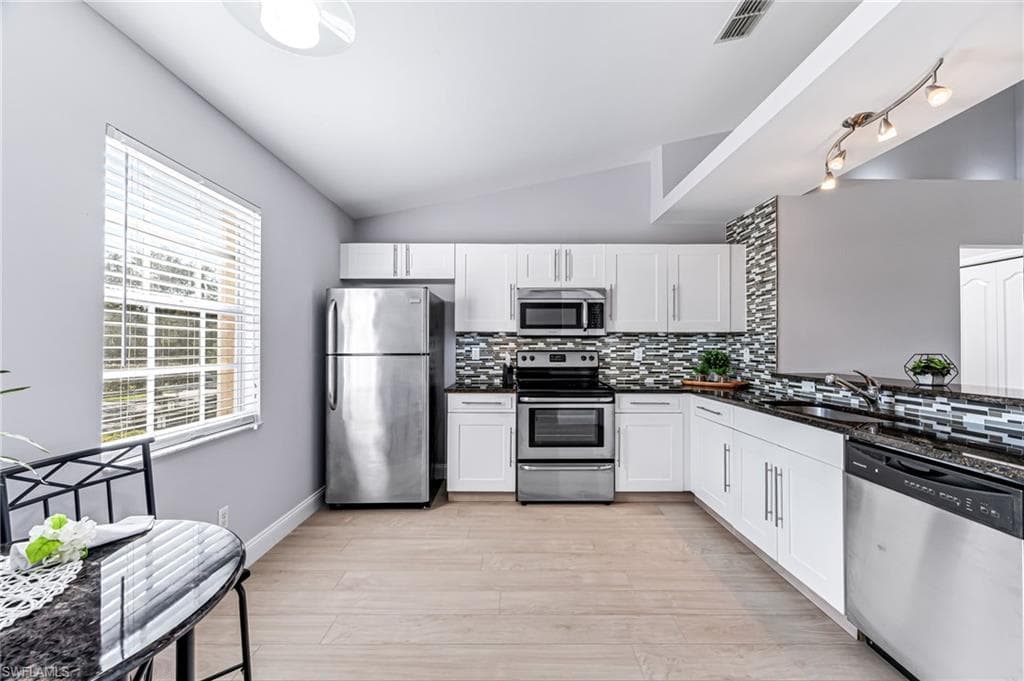 8075 Tiger Cv 1711, Naples, FL 34113-7