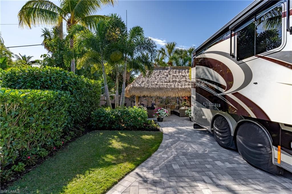 13467 Snook Cir, Naples, FL 34114-16