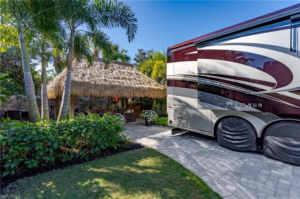 13467 Snook Cir, Naples, FL 34114-17