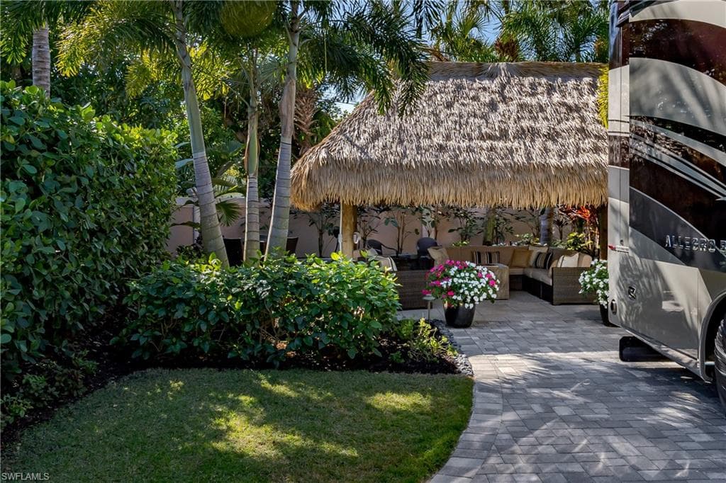 13467 Snook Cir, Naples, FL 34114-18