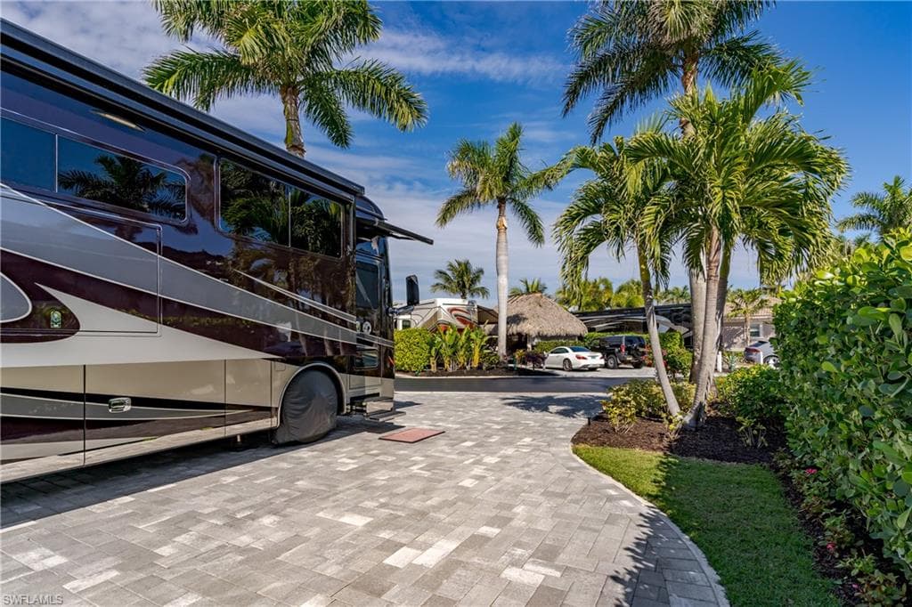 13467 Snook Cir, Naples, FL 34114-26