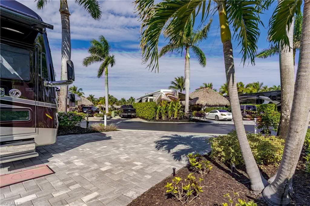 13467 Snook Cir, Naples, FL 34114-27
