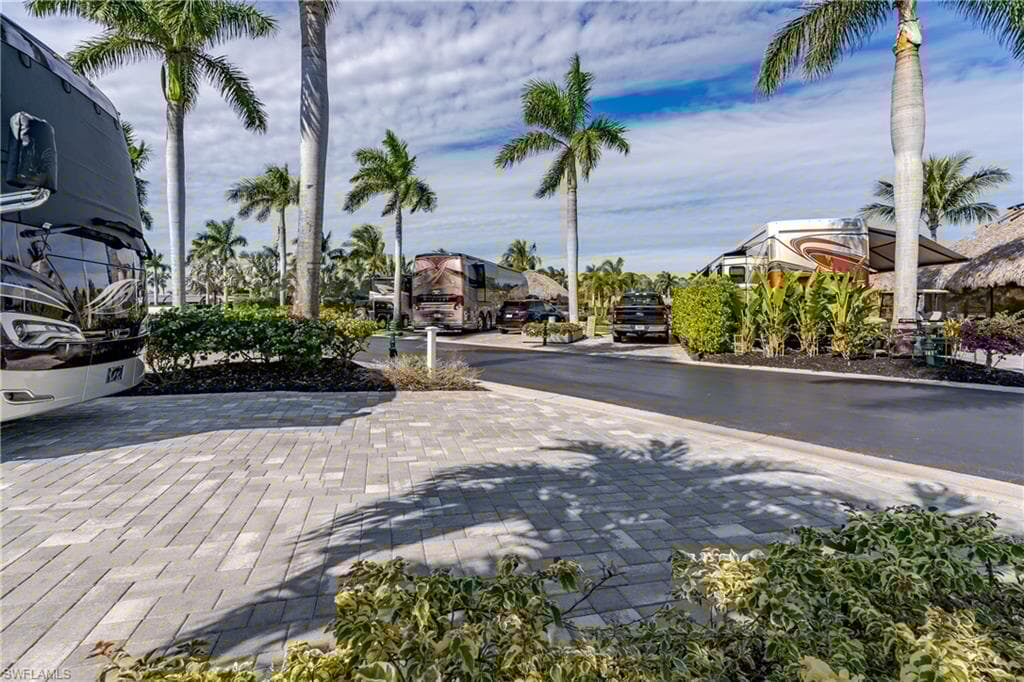 13467 Snook Cir, Naples, FL 34114-31
