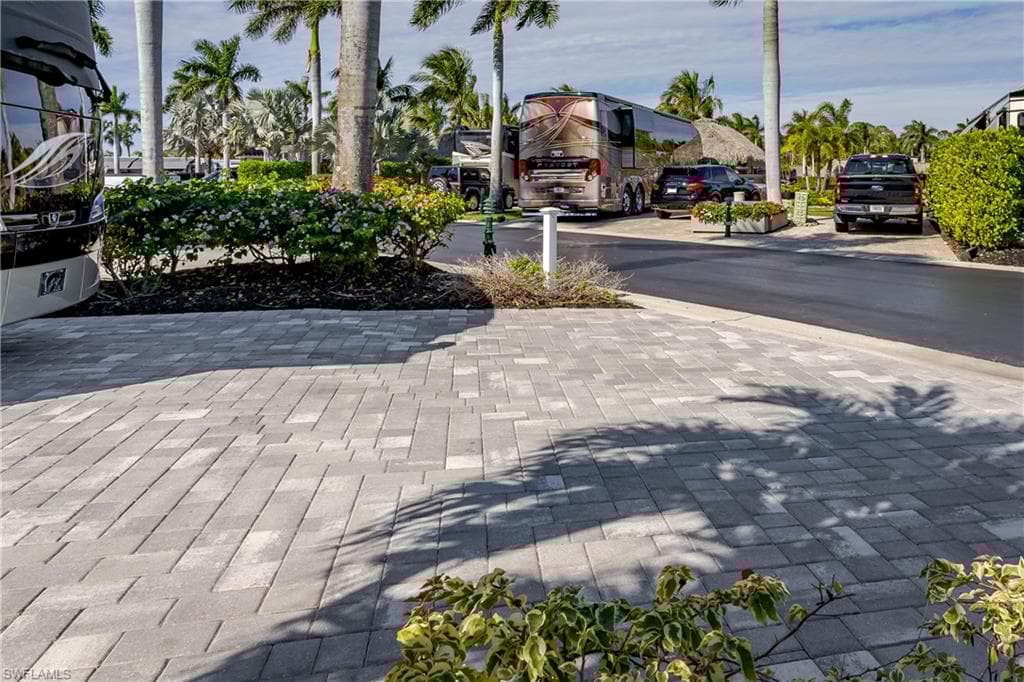 13467 Snook Cir, Naples, FL 34114-32