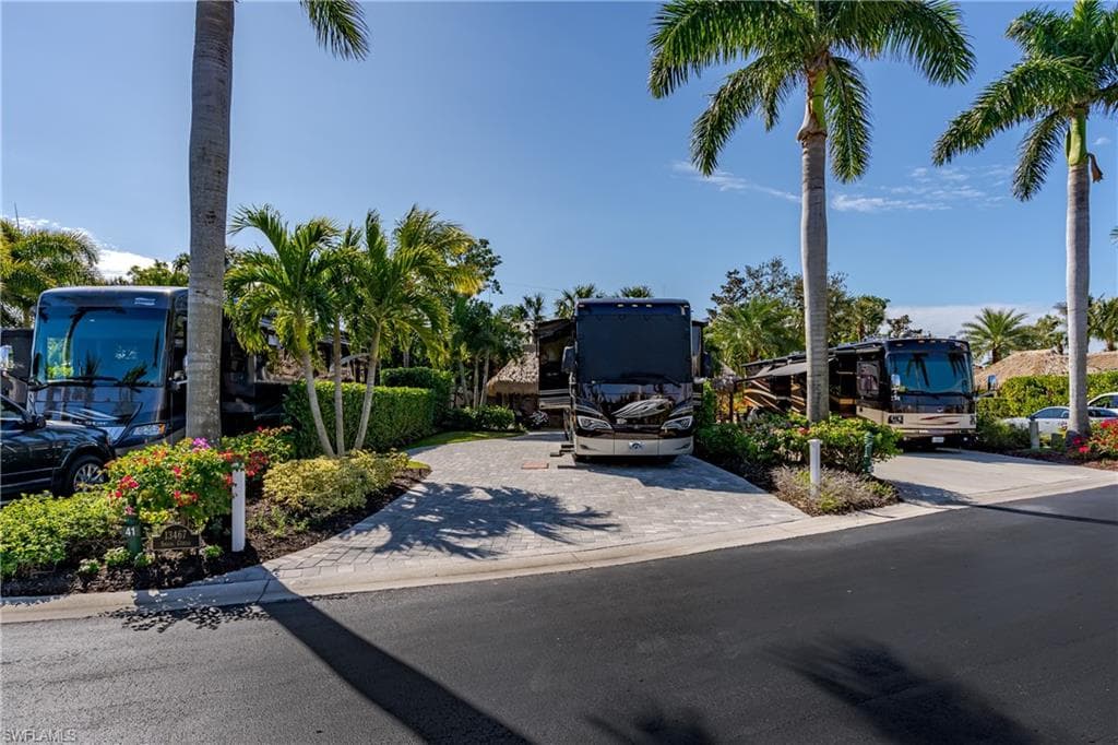 13467 Snook Cir, Naples, FL 34114-35