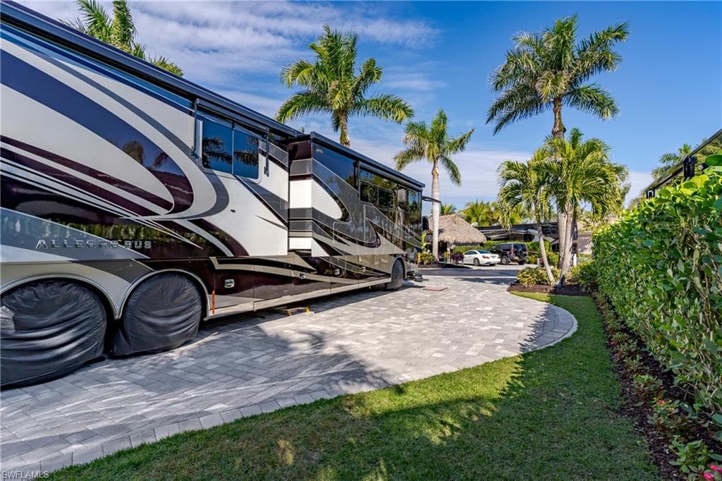 13467 Snook Cir, Naples, FL 34114-41