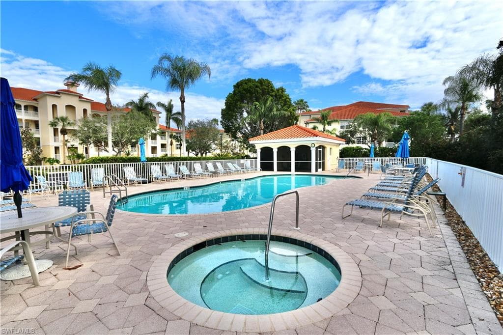 4844 Hampshire Ct 106, Naples, FL 34112-25