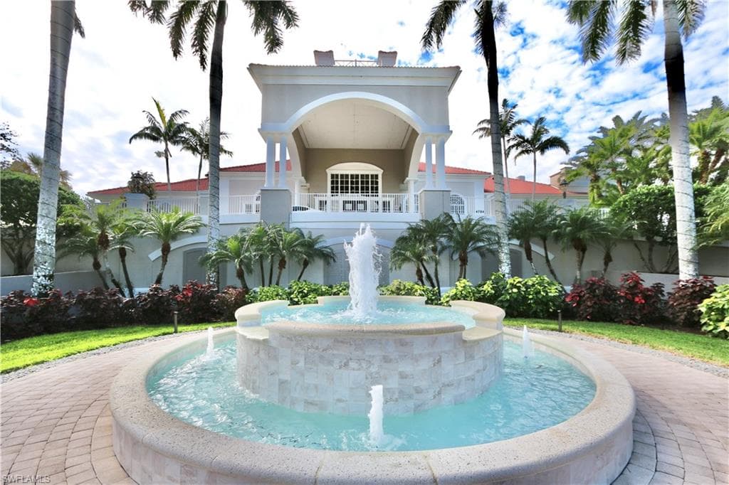 4844 Hampshire Ct 106, Naples, FL 34112-3
