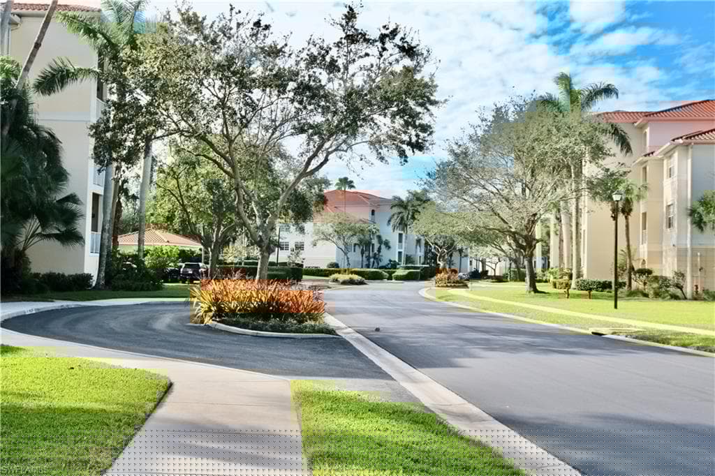 4844 Hampshire Ct 106, Naples, FL 34112-5