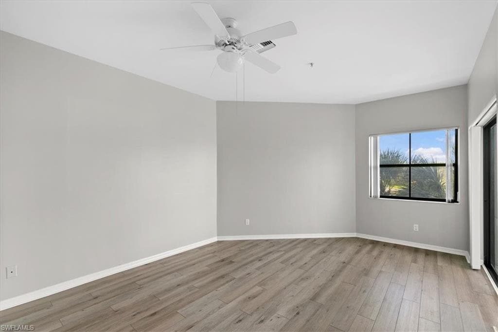 195 Vintage Cir E304, Naples, FL 34119-9