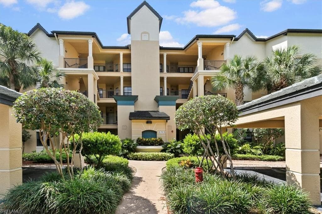 195 Vintage Cir E304, Naples, FL 34119-20
