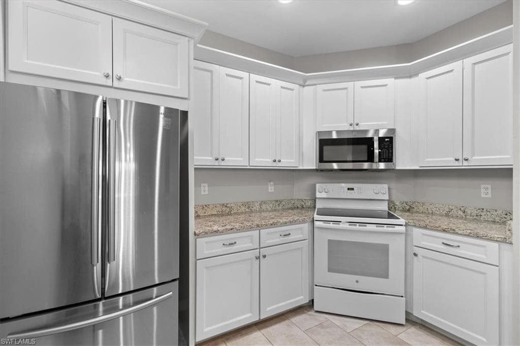 195 Vintage Cir E304, Naples, FL 34119-5