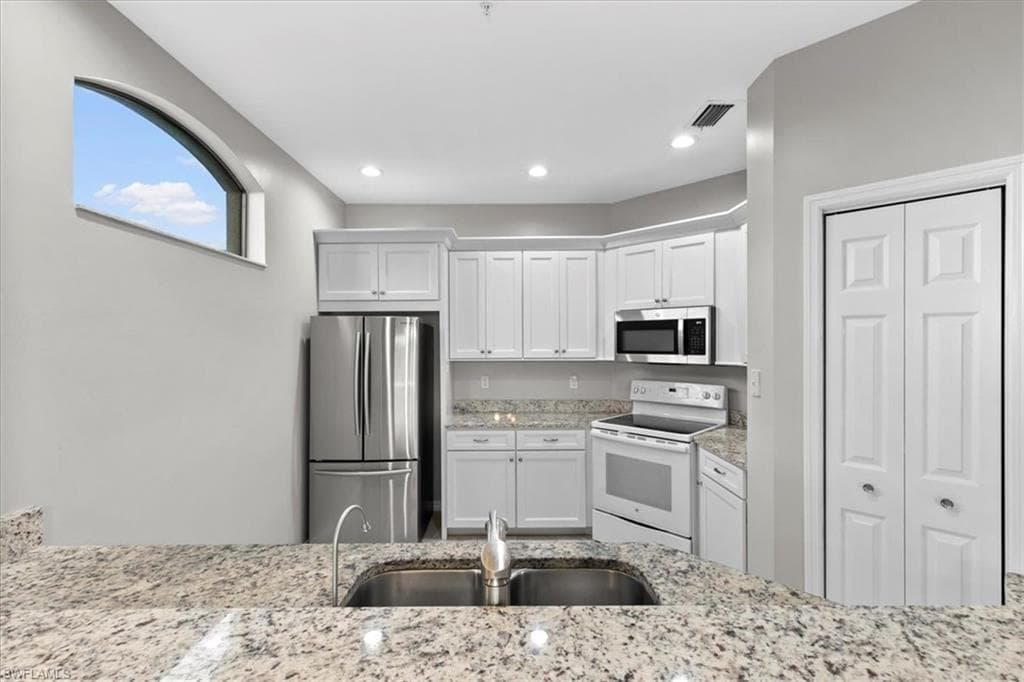 195 Vintage Cir E304, Naples, FL 34119-6
