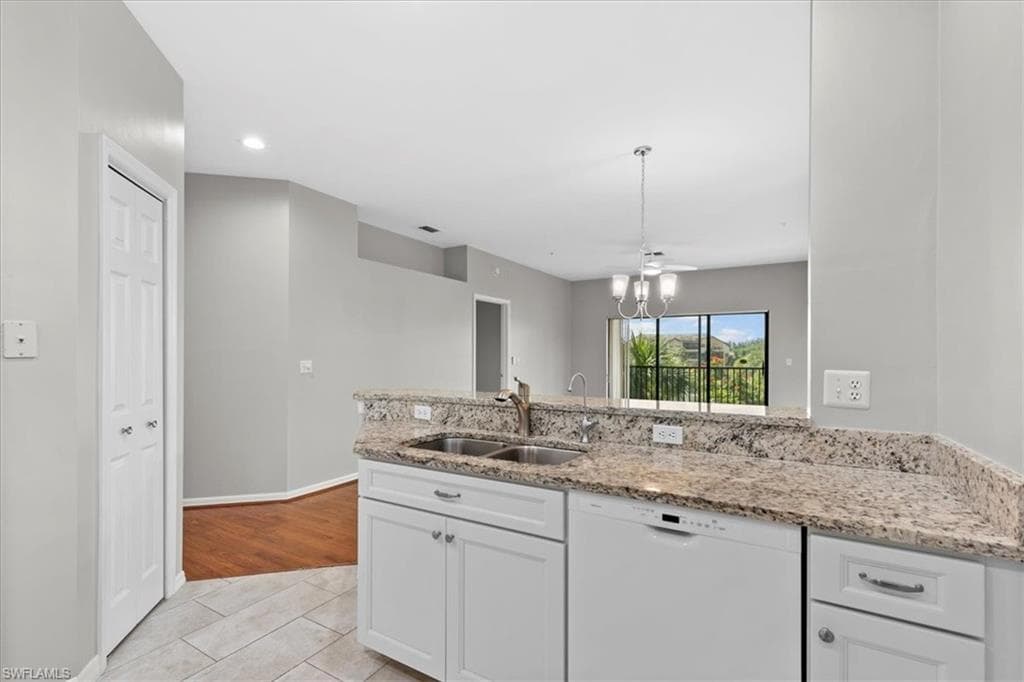 195 Vintage Cir E304, Naples, FL 34119-7