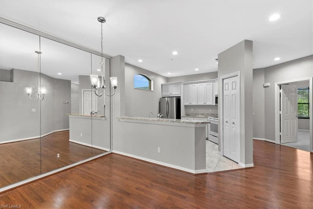 195 Vintage Cir E304, Naples, FL 34119-8
