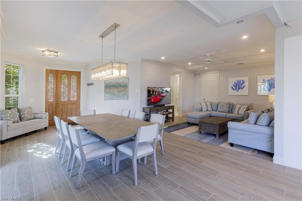 150 Colonade Cir 902, Naples, FL 34103-10