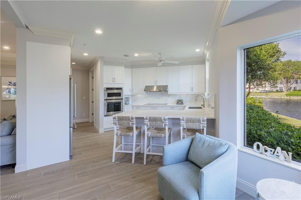 150 Colonade Cir 902, Naples, FL 34103-13