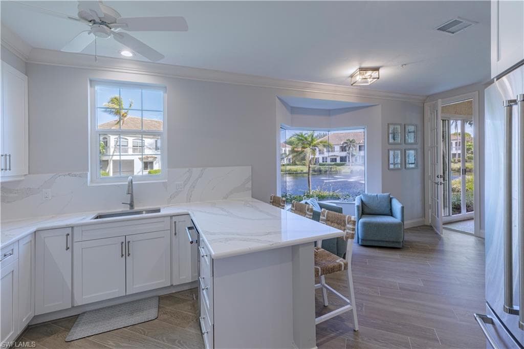 150 Colonade Cir 902, Naples, FL 34103-15