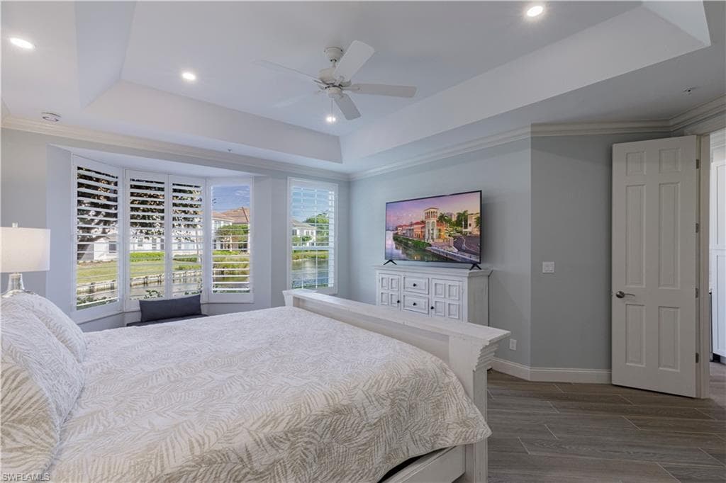 150 Colonade Cir 902, Naples, FL 34103-17