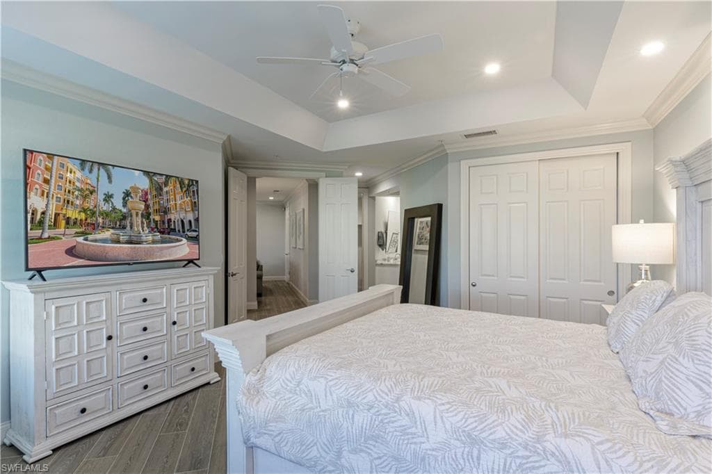 150 Colonade Cir 902, Naples, FL 34103-18