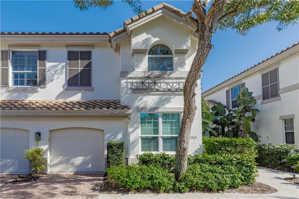 150 Colonade Cir 902, Naples, FL 34103-1