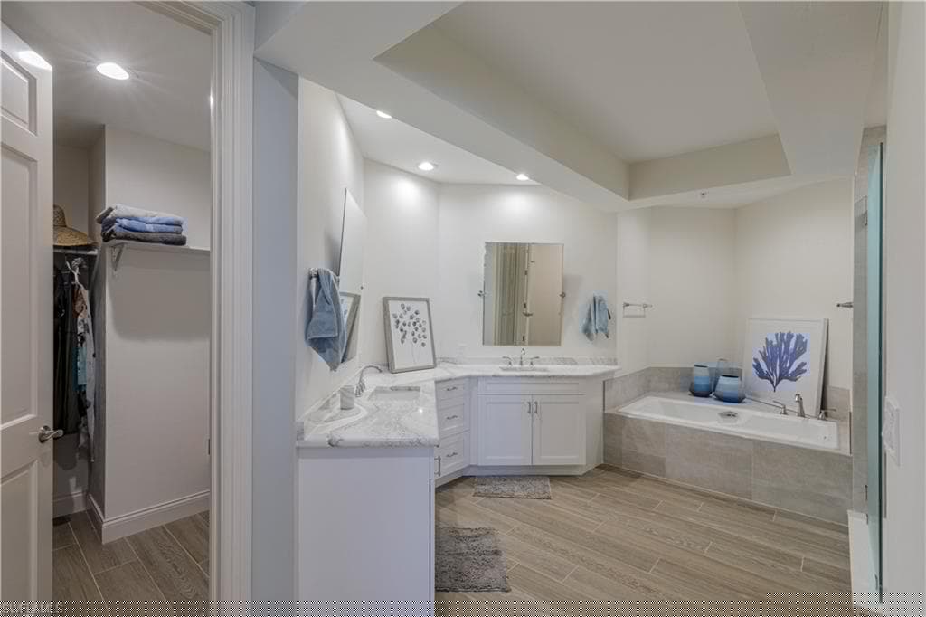 150 Colonade Cir 902, Naples, FL 34103-19
