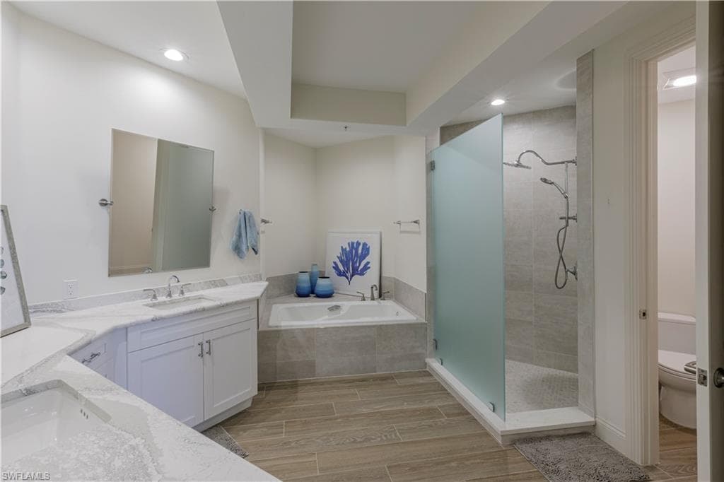 150 Colonade Cir 902, Naples, FL 34103-20