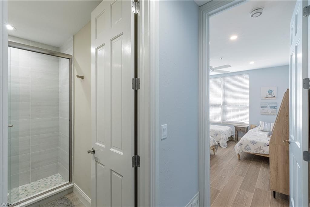 150 Colonade Cir 902, Naples, FL 34103-25