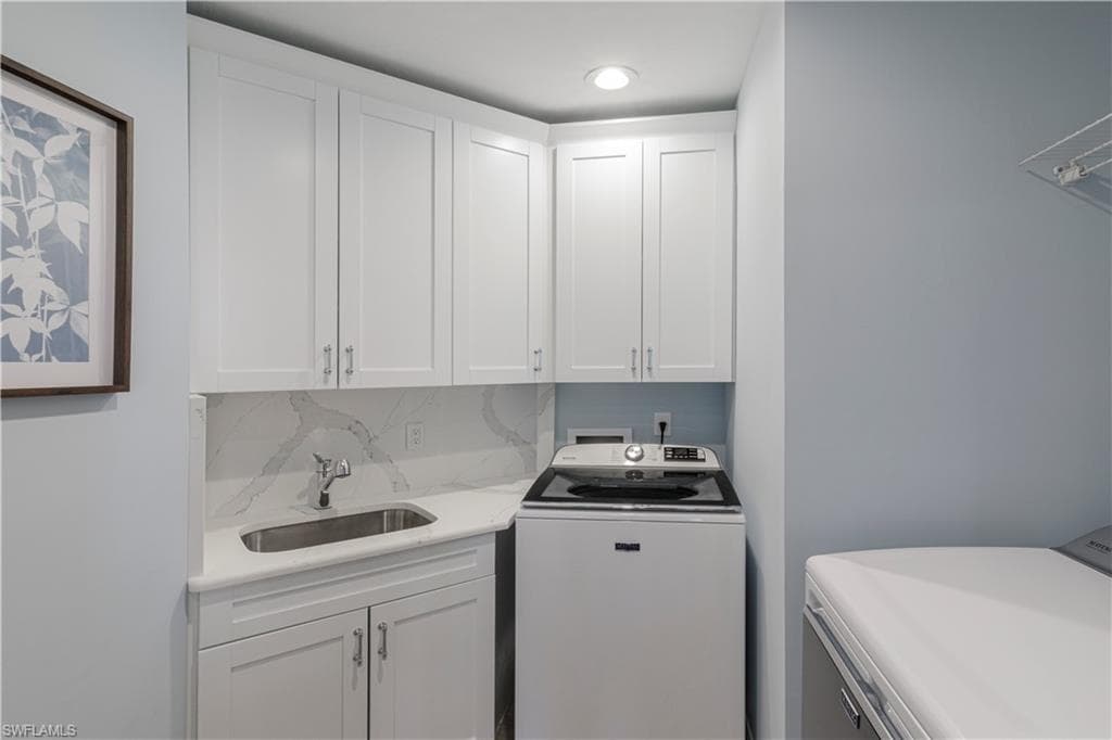 150 Colonade Cir 902, Naples, FL 34103-28