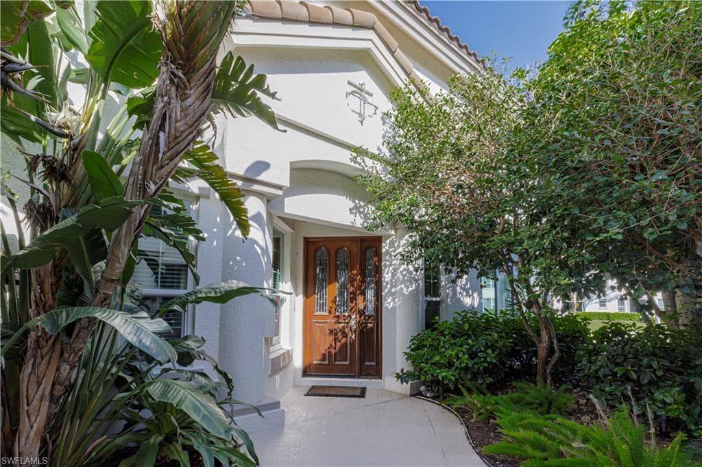150 Colonade Cir 902, Naples, FL 34103-3