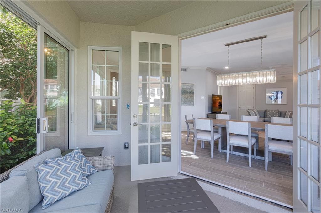 150 Colonade Cir 902, Naples, FL 34103-8