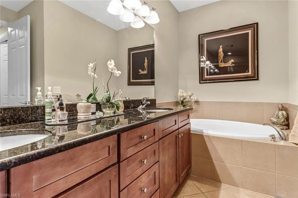 8997 Cambria Cir 2002, Naples, FL 34113-27