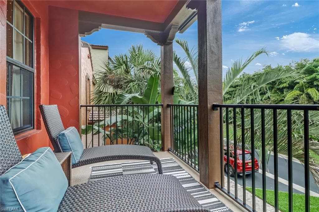 8997 Cambria Cir 2002, Naples, FL 34113-32