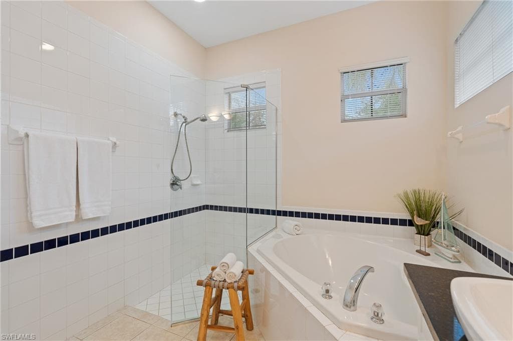 6937 Bent Grass Dr, Naples, FL 34113-19