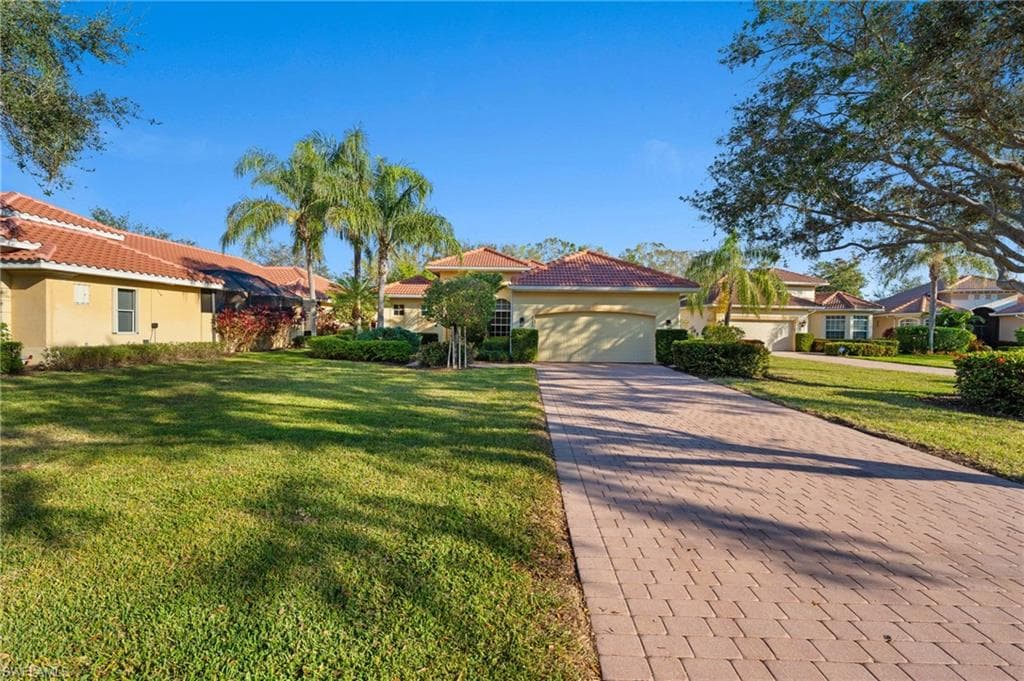6937 Bent Grass Dr, Naples, FL 34113-26
