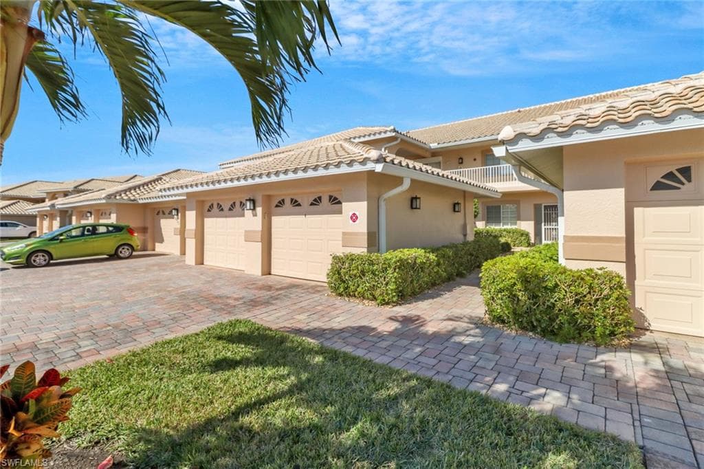 9035 Michael Cir 5, Naples, FL 34113-3