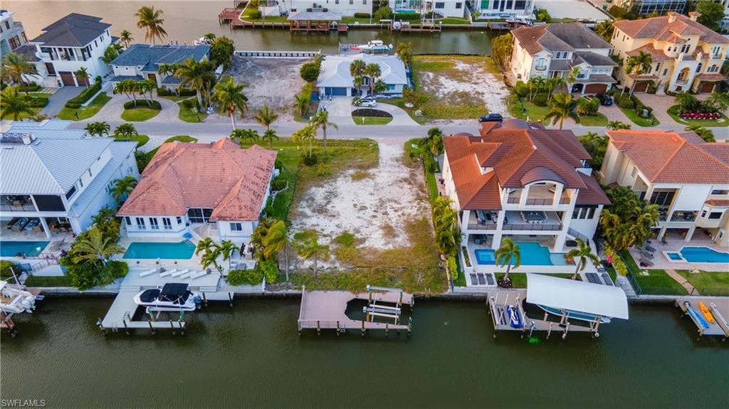 362 Trade Winds Ave, Naples, FL 34108-18